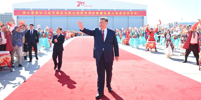 习近平在出席新疆维吾尔自治区成立70周年庆祝活动后返回北京