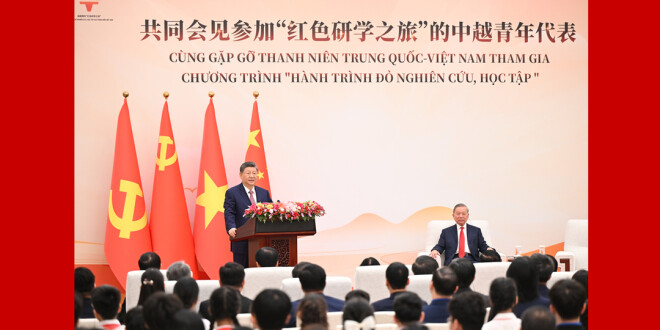 习近平同苏林共同会见中越青年代表