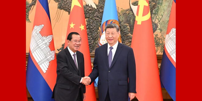 习近平会见柬埔寨人民党主席、参议院主席洪森