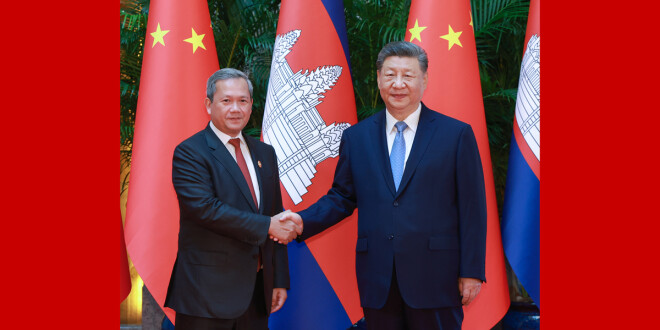 习近平会见柬埔寨首相洪玛奈