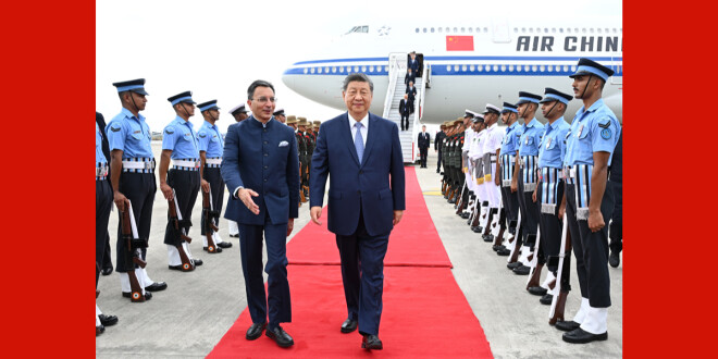 习近平抵达新德里出席金砖国家领导人第十八次会晤