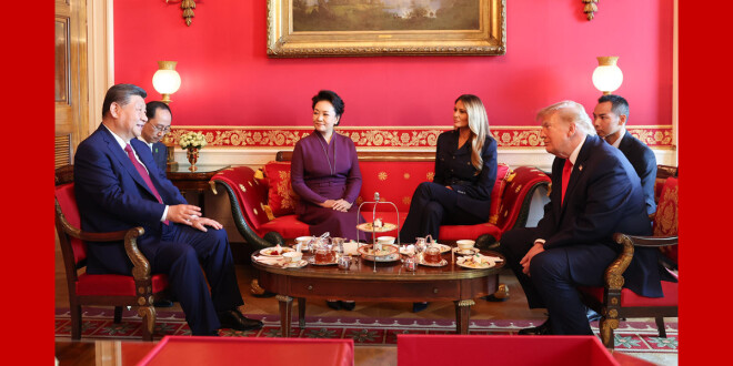 习近平和彭丽媛同美国总统特朗普夫妇茶叙