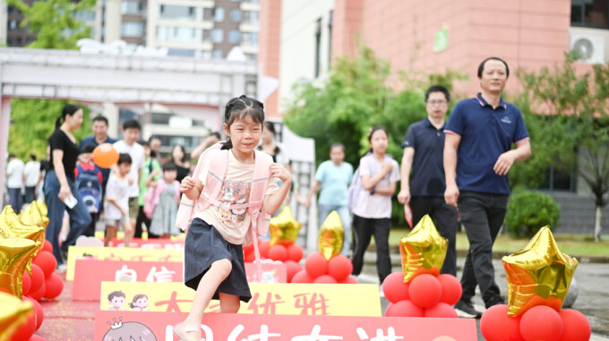 多彩报到日 喜迎新学期