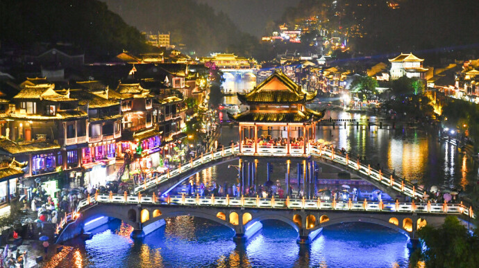 夜游凤凰古城