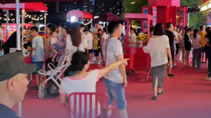  打卡長沙夏日星光夜市贏限定周邊