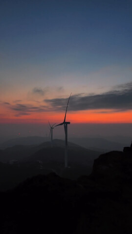  湖南摄影师镜头下的重阳云海日出