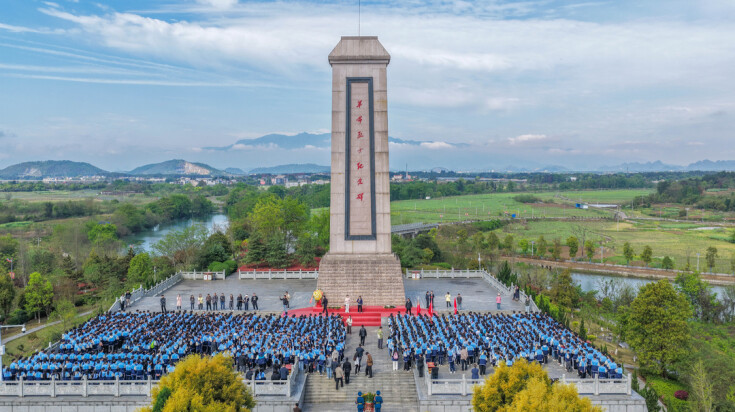 清明节前祭英烈