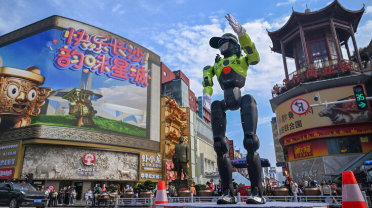 “机器人交警”正式上岗！