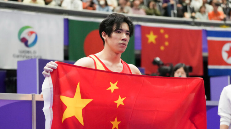 张博恒卫冕体操男子个人全能
