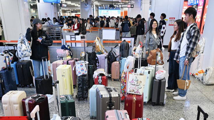 暖心“行李卸货站”国庆“营业”