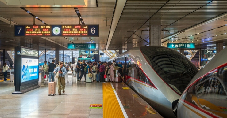 暑运客流热度不减 科技护航旅客出行