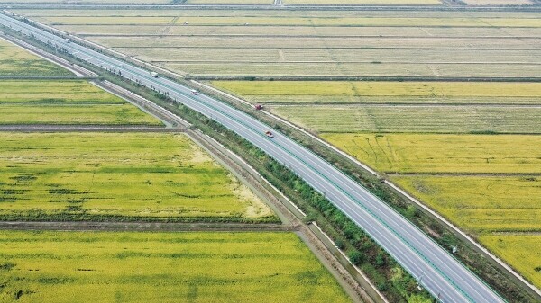 粮丰景美 路畅业兴