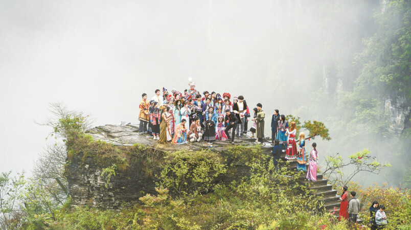 民族风情引游客