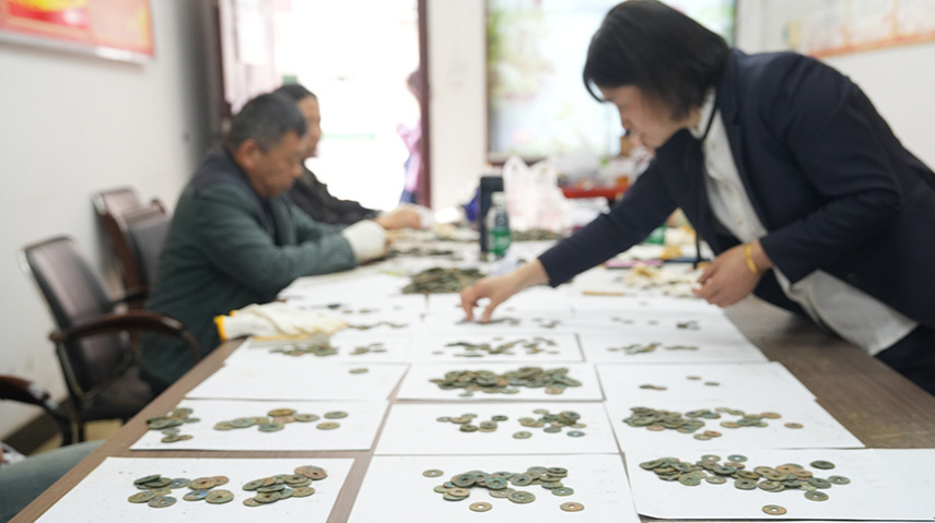 武冈工地挖出“地下钱库”